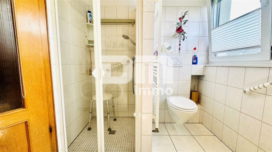 Hochwertiges 1-2 Familienhaus mit Nebengebäude in begehrter Lage mit vielen Extras - EG Badezimmer / Dusche / Waschmaschinenanschluss